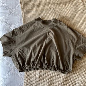 XS ALO Yoga Camo Green cropped muscle tee